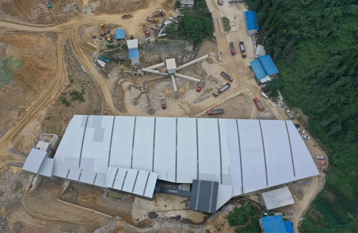 Línea de producción de trituración y fabricación de arena de piedra caliza de 800 tph en la India